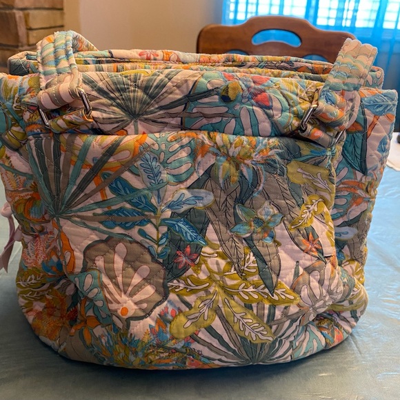 Vera Bradley Cotton Multi-compartment  Purse & wallet 
Rain Forest Canopy - Picture 10 of 11